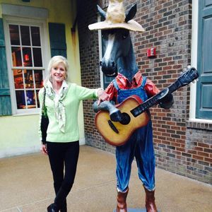 Meet your Posher, Leslie